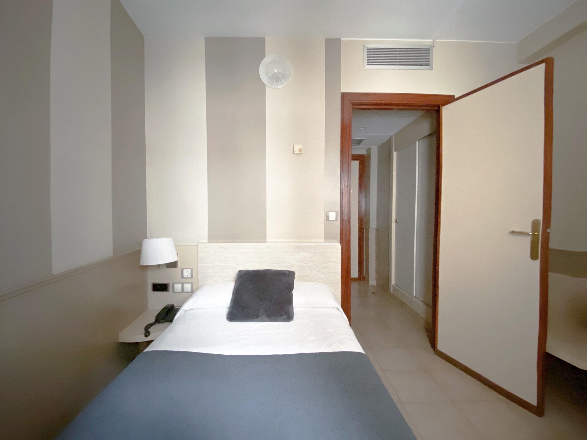 Hotel Rio Arga Сарагоса Экстерьер фото