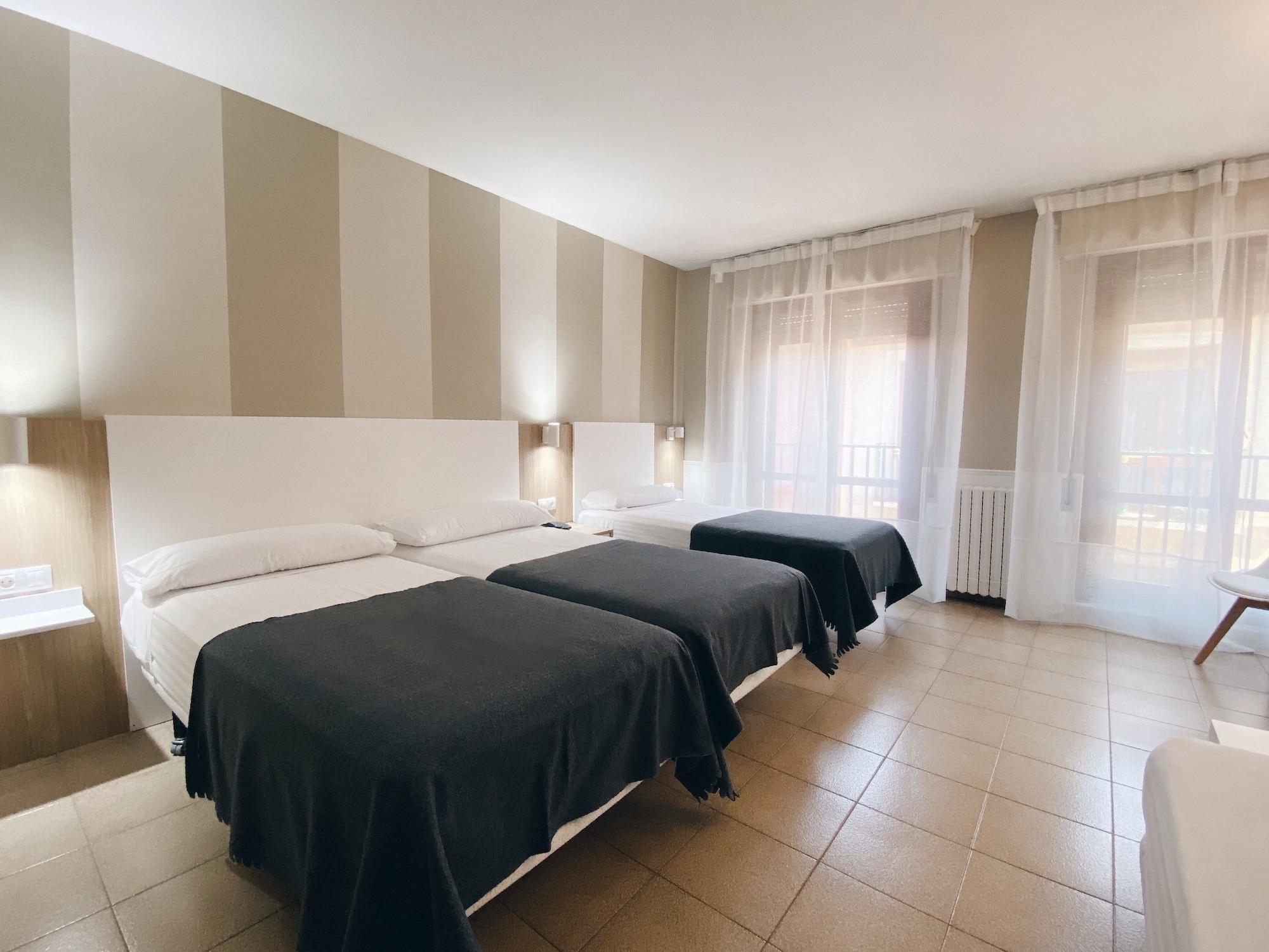 Hotel Rio Arga Сарагоса Экстерьер фото