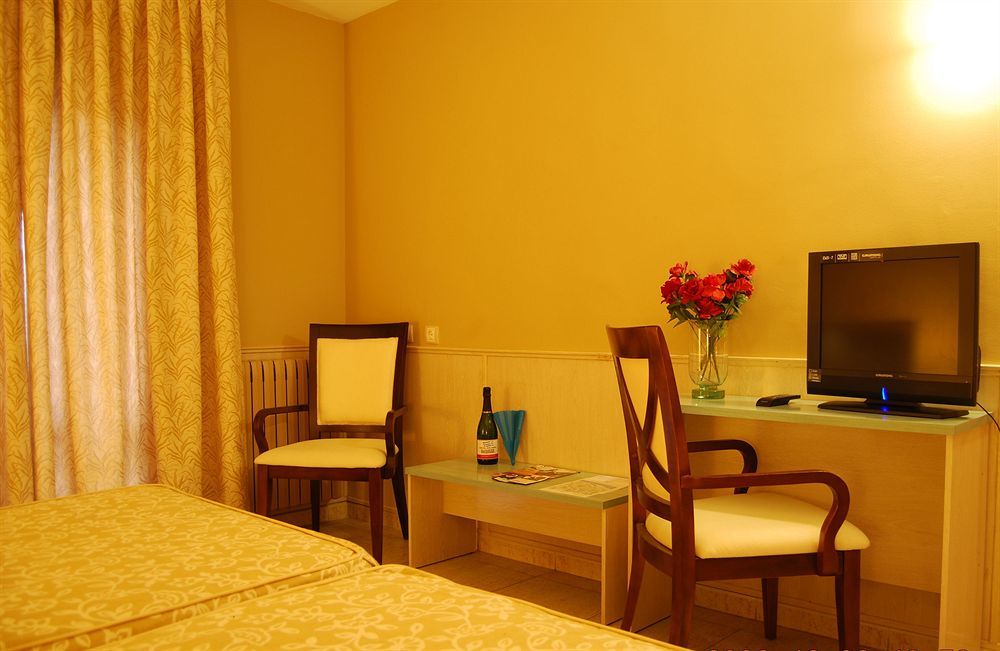 Hotel Rio Arga Сарагоса Экстерьер фото