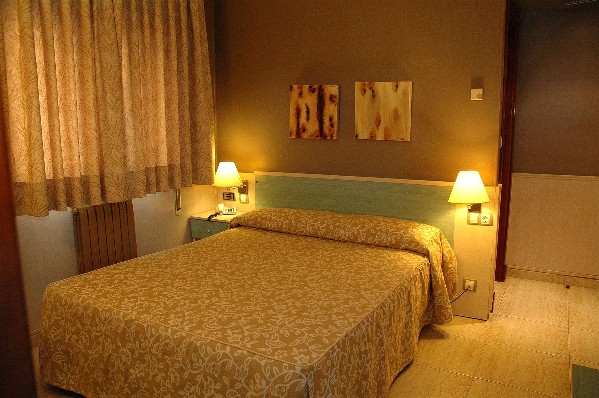 Hotel Rio Arga Сарагоса Экстерьер фото